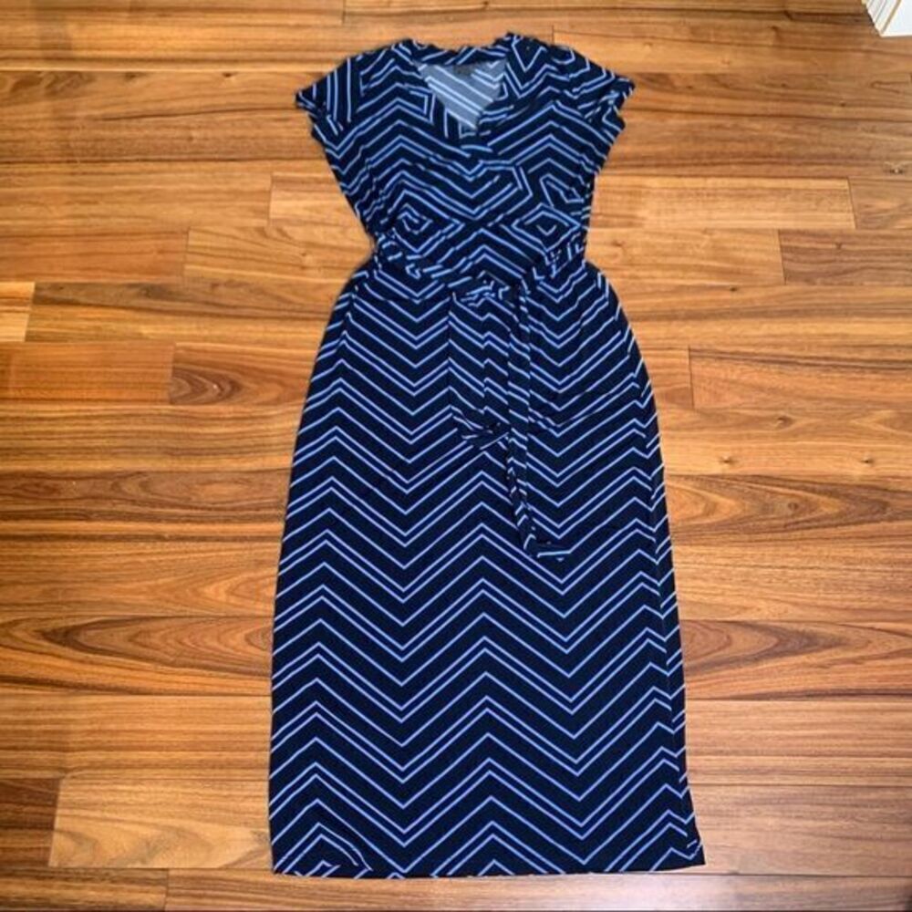 Covington abstract stripe maxi dress blue stripe with tie at waist open v neck‎